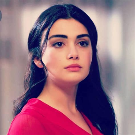 Özge Yağız .
